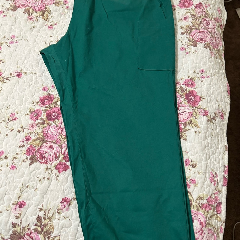 Amazon Essentials Scrub Pants